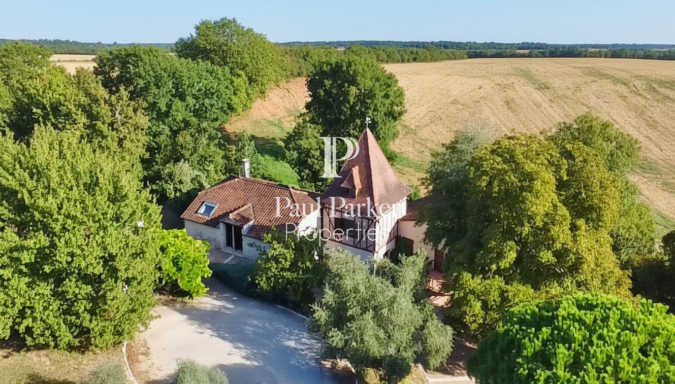 Laroque-Timbaut : Havre de Paix et d&rsquo;Histoire : Domaine en Pierre du XVIIIe Siècle : Maison de Caractère 310 m² habitables +  dépendances – Terrain de 1,2 ha - 4626243PTOE