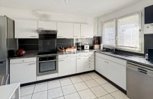 ELEGANTE MAISON FAMILIALE AVEC UNE VERRIÈRE , UN JARDIN ENSOLEILLÉE SANS VIS À VIS ET GARAGE - 4694253PPBD