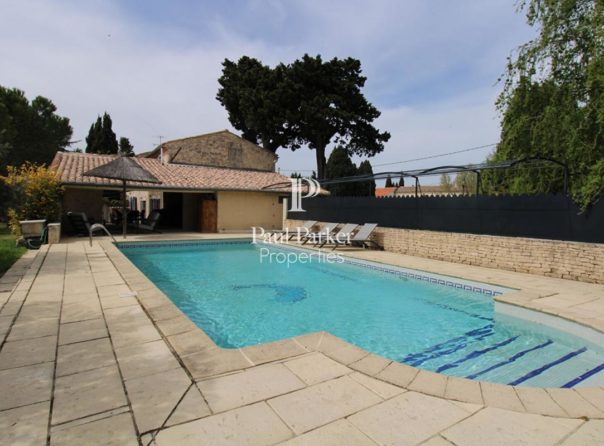 FOR SALE – Alpilles area – Traditional Provençal farmhouse with swimming pool. - 2943873PUVE