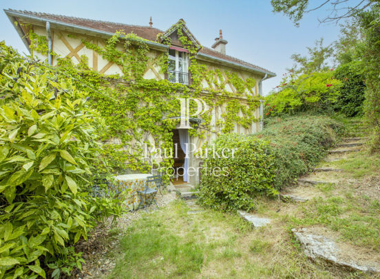 Maison de Maitre 171 m2, beaux volumes, au calme au coeur du village historique de Giverny 27620; 8 pièces 4 chambre - 3410163PENL