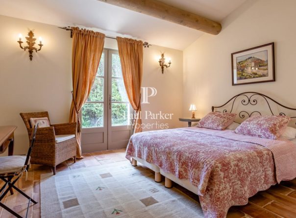 Maison Saint Remy De Provence 6 pièce(s) 225 m2 - 3408843PEPN33PEPN