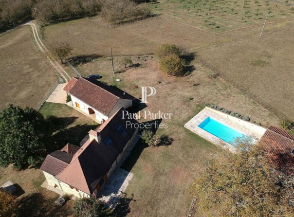 Maison en pierre sans travaux de 170 m² avec piscine et grange, terrain clos - 3442223PEMM